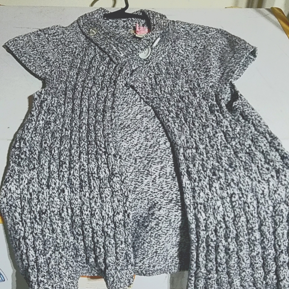 Izod woman's size small sweater vest